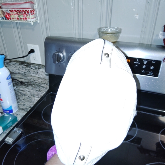 Guess purse - Picture 4 of 12